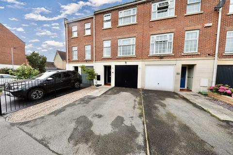 3 bedroom townhouse for sale, Haweswater Way, Kingswood, Hull