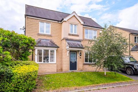 3 bedroom detached house for sale, Larkfield Court, Brighouse