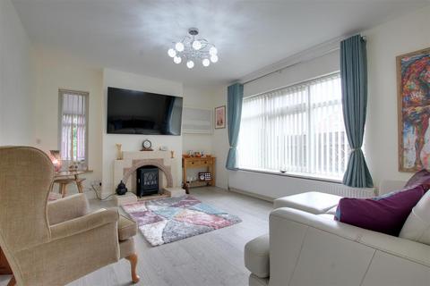 3 bedroom detached house for sale, Shaftesbury Avenue, Hornsea