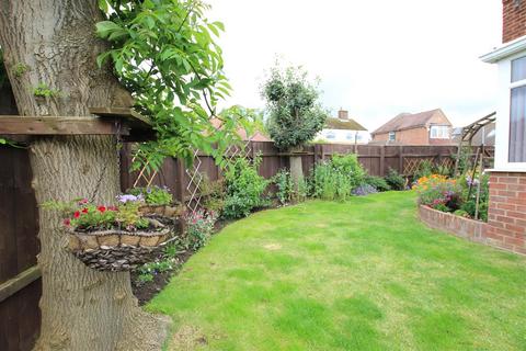 3 bedroom detached house for sale, Shaftesbury Avenue, Hornsea