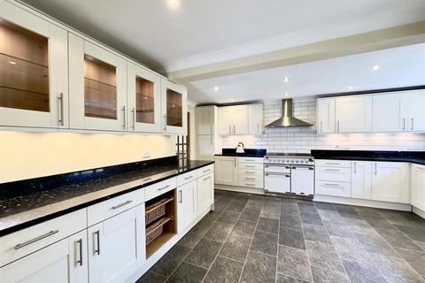 5 bedroom detached house for sale, Silver Street, Minety