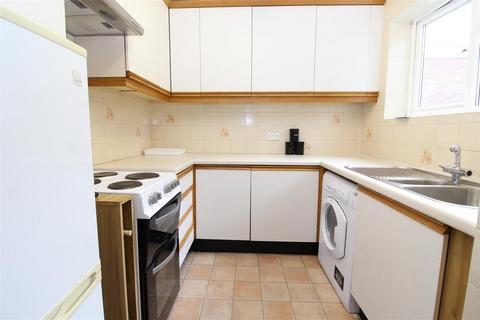 2 bedroom flat to rent, Eastbury Court, Lemsford Road, St Albans, Hertfordshire
