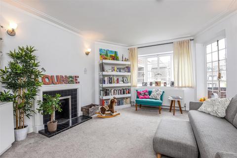3 bedroom flat to rent, Roehampton Close, Roehampton  SW15