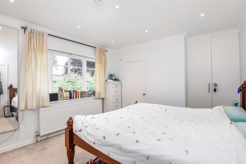 3 bedroom flat to rent, Roehampton Close, Roehampton  SW15