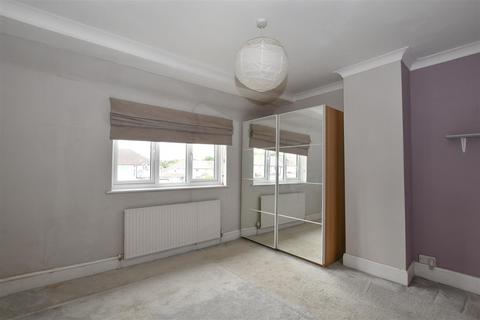 3 bedroom terraced house to rent, Harvey Road, London Colney