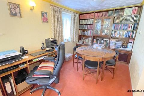9 Brookside Crescent, Cuffley, Potters Bar, EN6 4QW