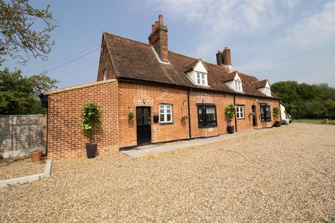 2 bedroom cottage to rent, Braintree Road, Sible Hedingham, Halstead