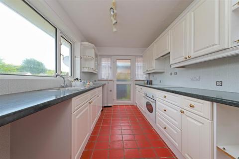 2 bedroom detached bungalow to rent, Ridgewood Avenue, Saltdean