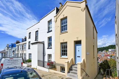 4 bedroom end of terrace house for sale, Tackleway, Old Town, Hastings