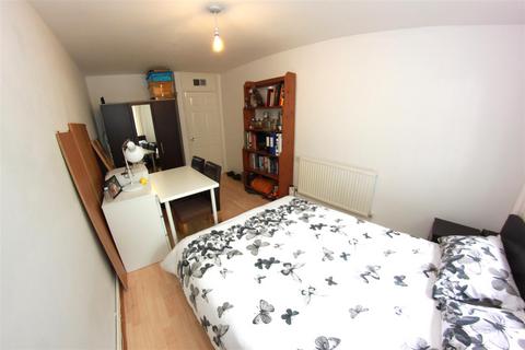 2 bedroom flat to rent, Bow Common Lane, London E3