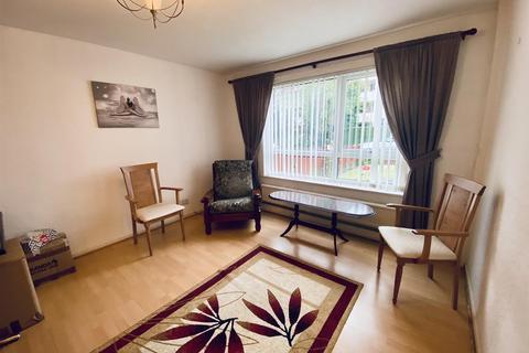 2 bedroom end of terrace house to rent, Asgard Drive, Manchester M5