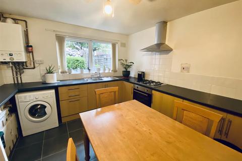 2 bedroom end of terrace house to rent, Asgard Drive, Manchester M5