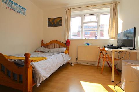 5 bedroom flat to rent, Christian Street, London E1