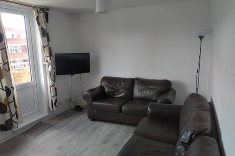3 bedroom house to rent, Watney Market, London E1