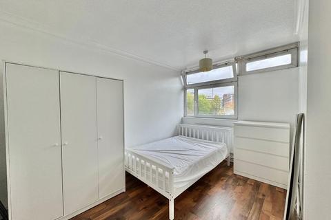 3 bedroom flat to rent, Leopold Street, London E3