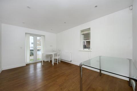 1 bedroom flat to rent, Lynton Road, W3