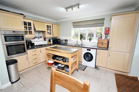 4 bedroom detached house for sale, Boughton Road, Corby NN18