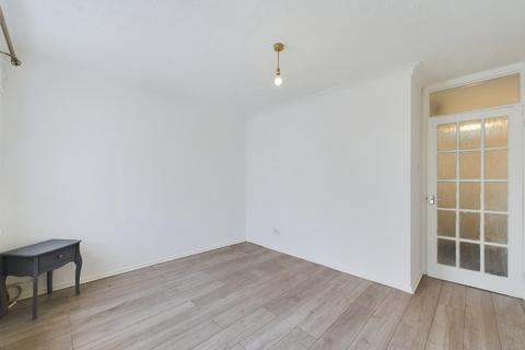 1 bedroom flat for sale, Hern Road, Brierley Hill, DY5 2PW