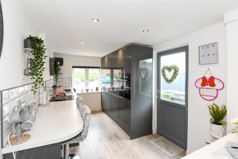 26 Pine Walk, North Bradley, Trowbridge, BA14 0SP