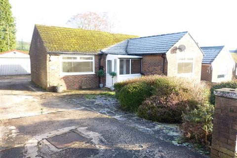2 bedroom detached bungalow to rent, West Drive, Glossop, Derbyshire