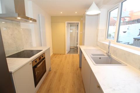 2 bedroom ground floor flat to rent, Trevor Terrace, North Shields
