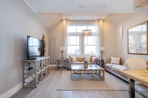 4 bedroom apartment to rent, Fitzjohn's Avenue, Hampstead, NW3