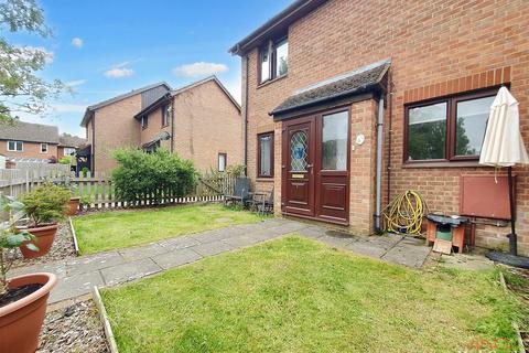 77 Barnfield Way, Oxted, RH8 9QG