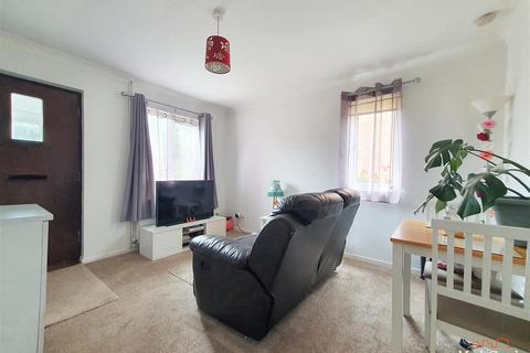 77 Barnfield Way, Oxted, RH8 9QG
