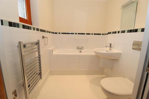 2 bedroom penthouse for sale, Abbey End, Kenilworth