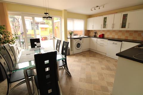 3 bedroom house for sale, Benbow Close, Daventry