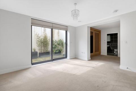 3 bedroom flat to rent, Off Lansdown Road GL51 6BQ