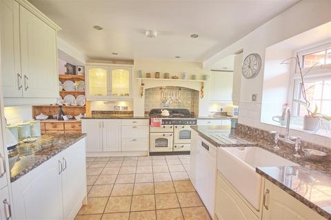 3 bedroom end of terrace house for sale, Ducketts Lane, Much Hadham SG10