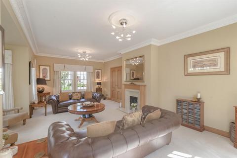 5 bedroom detached house for sale, 1 Middleton Park, Kelty KY4 0GZ