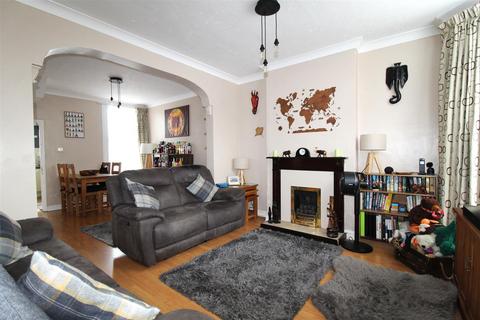 2 bedroom terraced house for sale, Dumergue Avenue, Queenborough