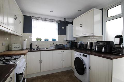 2 bedroom terraced house for sale, Dumergue Avenue, Queenborough