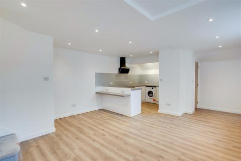 1 bedroom flat to rent, 94 Chaldon Road, Caterham CR3