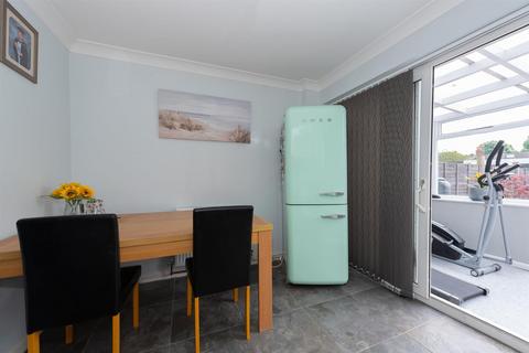 18 Budds Close, Basingstoke, RG21 8XJ