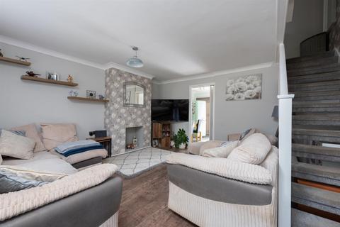 18 Budds Close, Basingstoke, RG21 8XJ