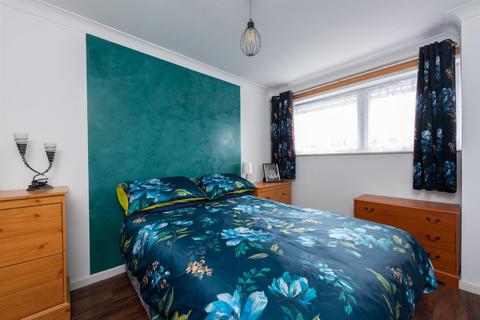 18 Budds Close, Basingstoke, RG21 8XJ