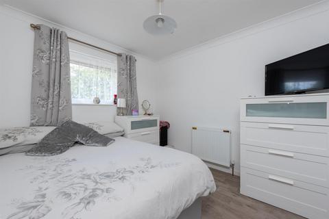 18 Budds Close, Basingstoke, RG21 8XJ