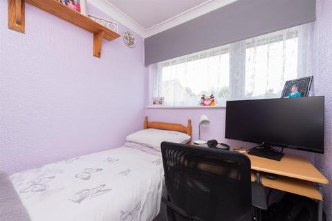 18 Budds Close, Basingstoke, RG21 8XJ
