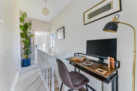 24 Ferndale Road, Banstead, SM7 2EX