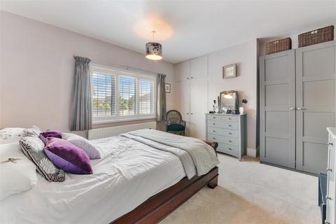 24 Ferndale Road, Banstead, SM7 2EX