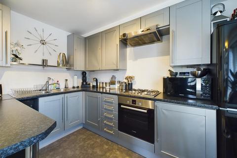 2 bedroom flat for sale, Pegler Way, Crawley RH11