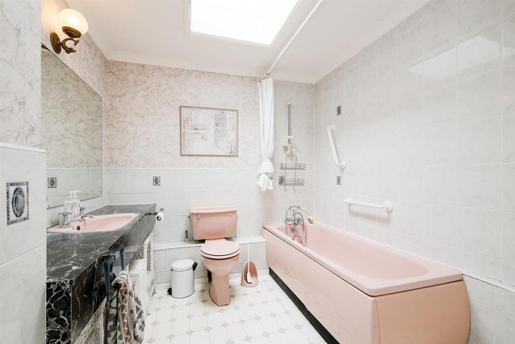 127 Queenswood Gardens-6 web.jpg