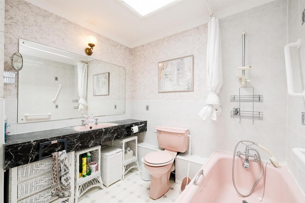 127 Queenswood Gardens-7 web.jpg