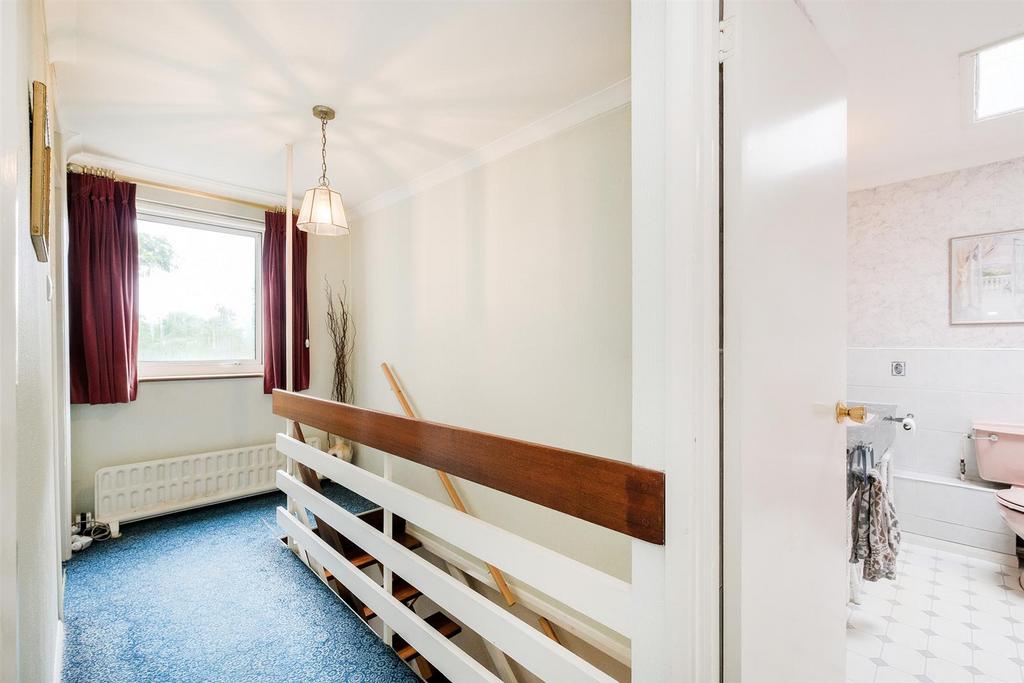 127 Queenswood Gardens-3 web.jpg