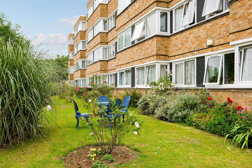 127 Queenswood Gardens-19 web.jpg