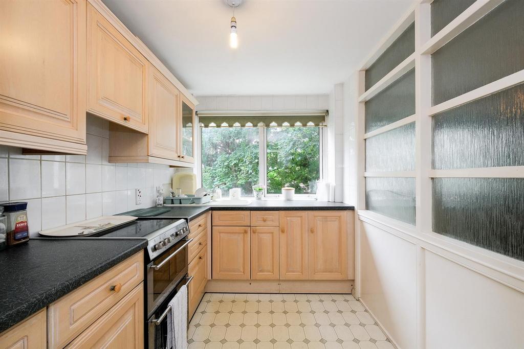 127 Queenswood Gardens-15 web.jpg