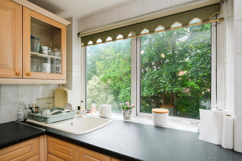 127 Queenswood Gardens-17 web.jpg